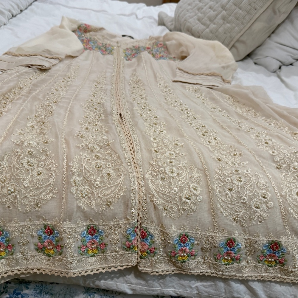 Agha noor dress - Picture 6 of 9
